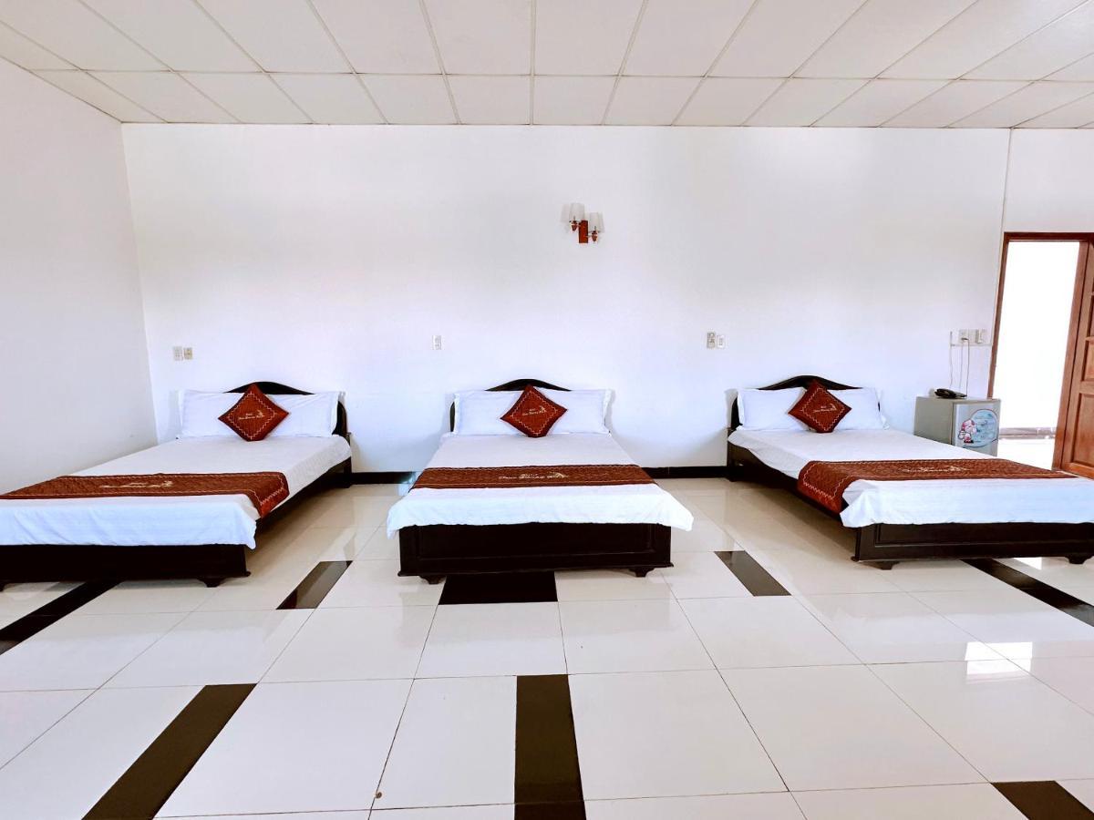 Truc Hoang Ha Hotel Kon Tum Exterior foto