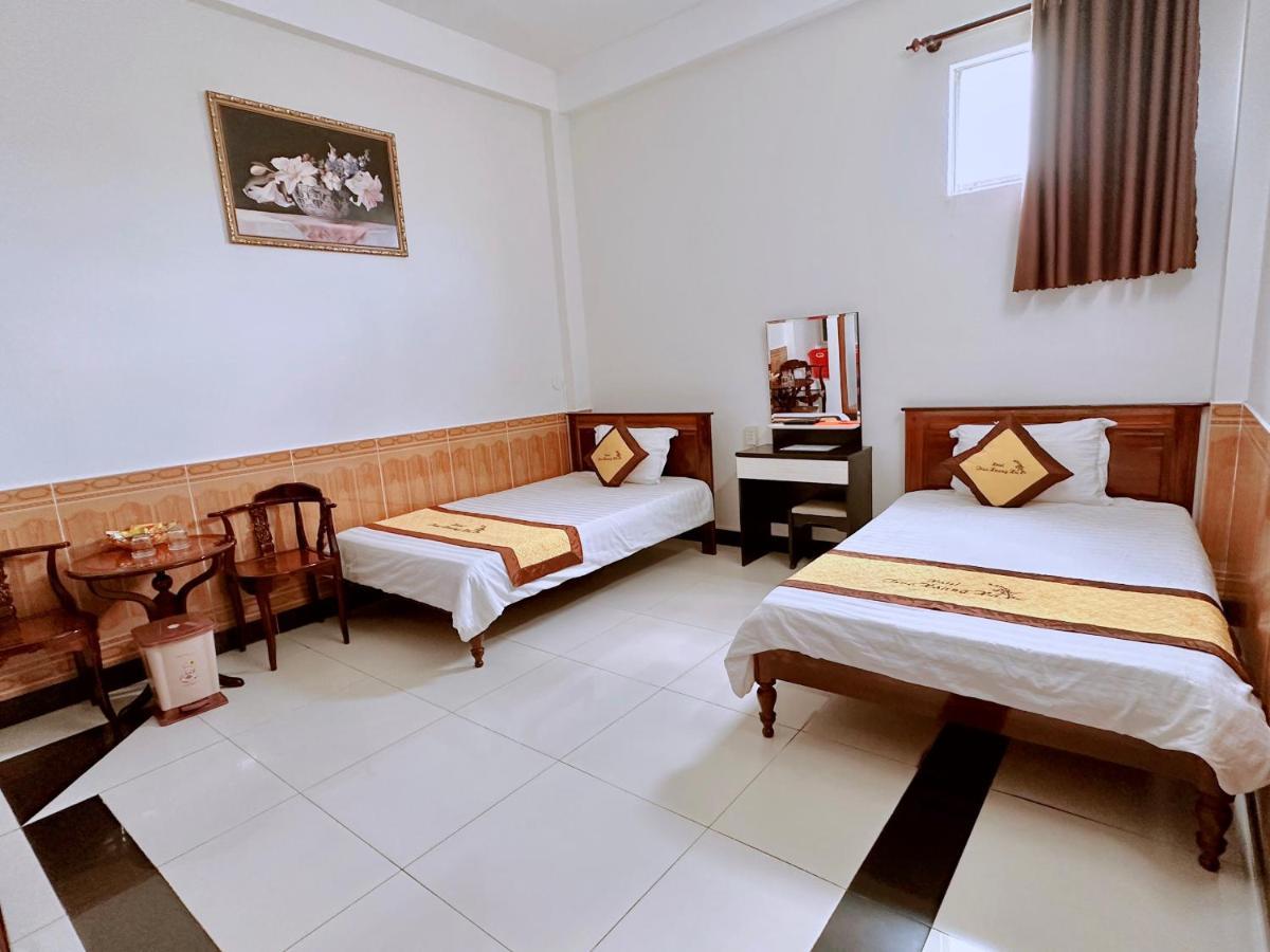 Truc Hoang Ha Hotel Kon Tum Exterior foto