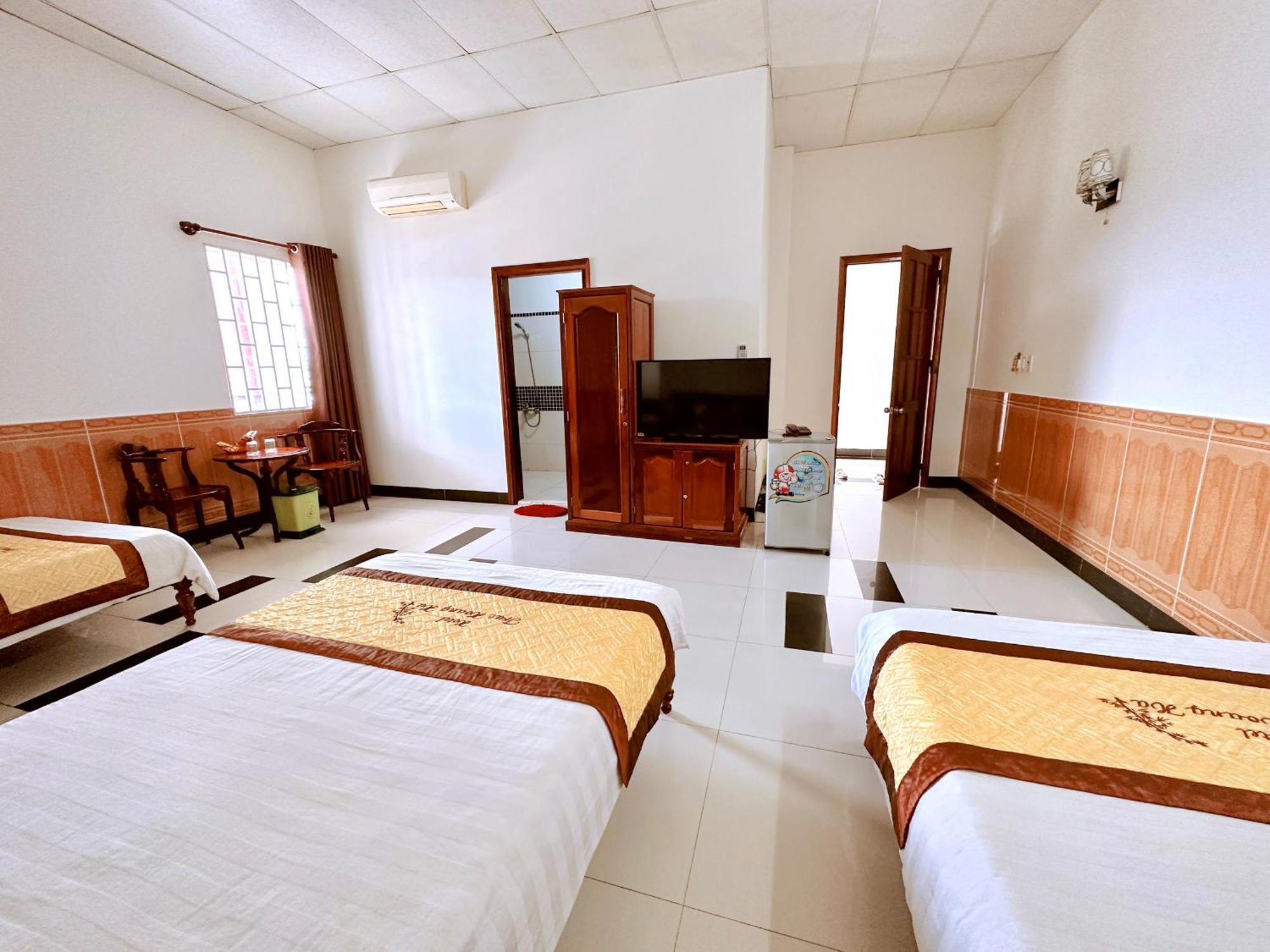 Truc Hoang Ha Hotel Kon Tum Exterior foto