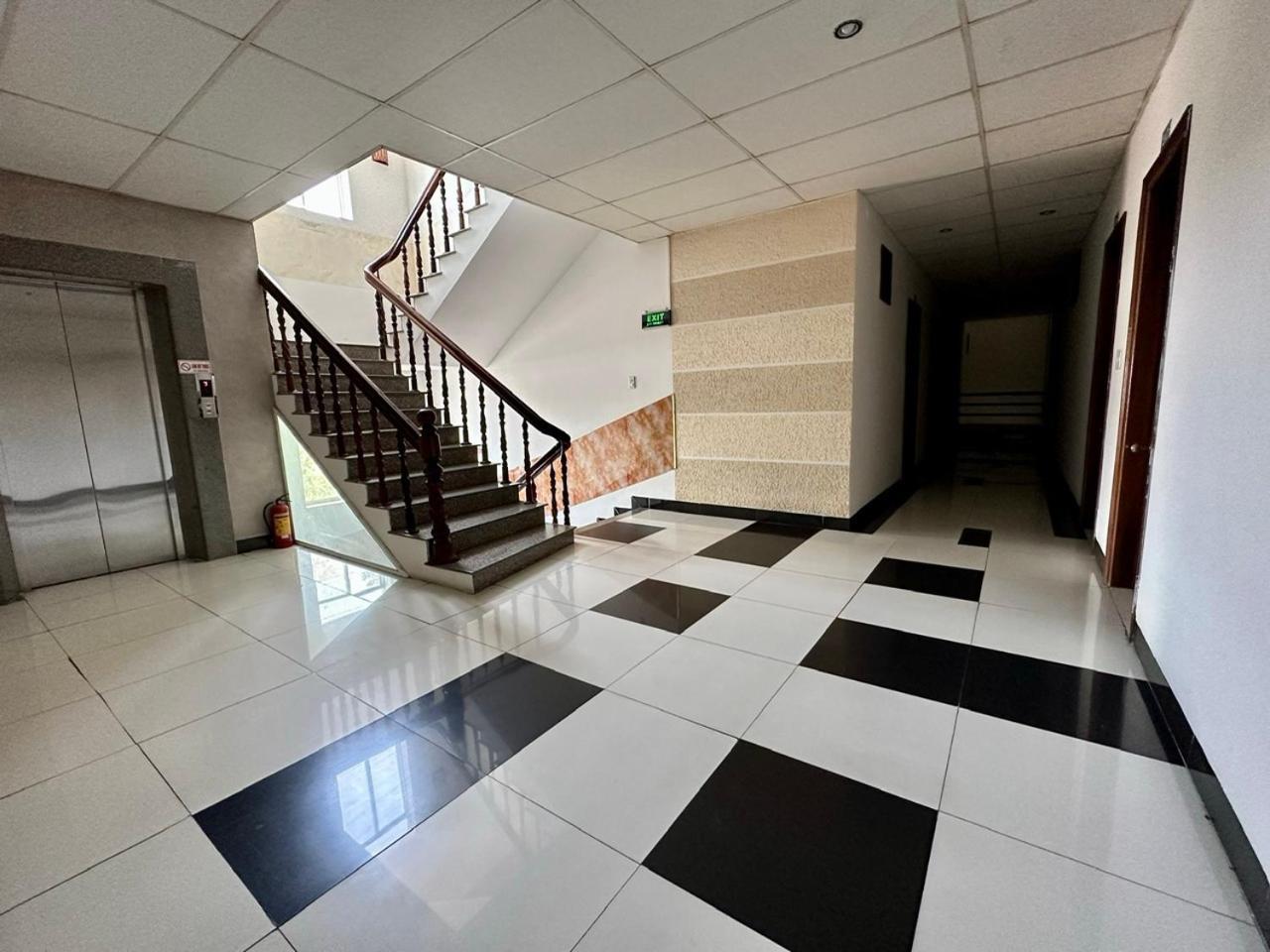 Truc Hoang Ha Hotel Kon Tum Exterior foto